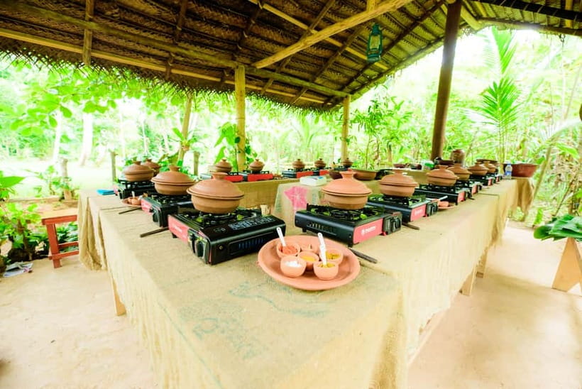 Galle: Sri Lankan Cuisine Cooking Experience - Sharing the finished meal on a banana leaf