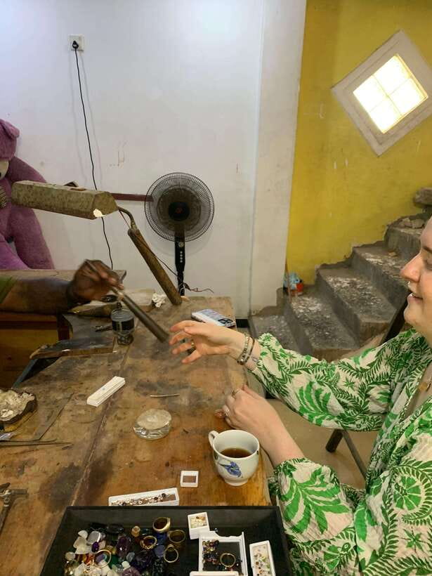 Galle : Traditional Jewellery making workshop - Arriving at a family jewellery workshop in Kotapola