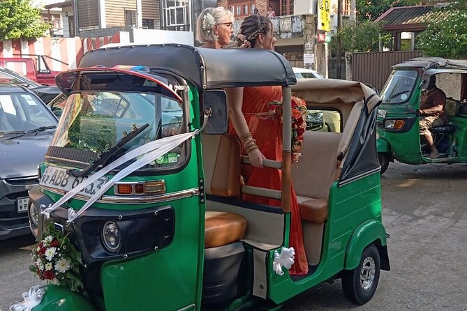 Guided Tuk Tuk Tour of Colombo - Buddhist calm at Sambodhi Chaithya