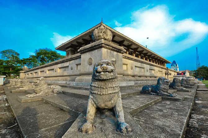 Half Day City Tour of Colombo - Parks, civic buildings, and the Cinnamon Gardens district