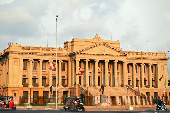 Half Day City Tour of Colombo - Galle Face Green and the Indian Ocean edge