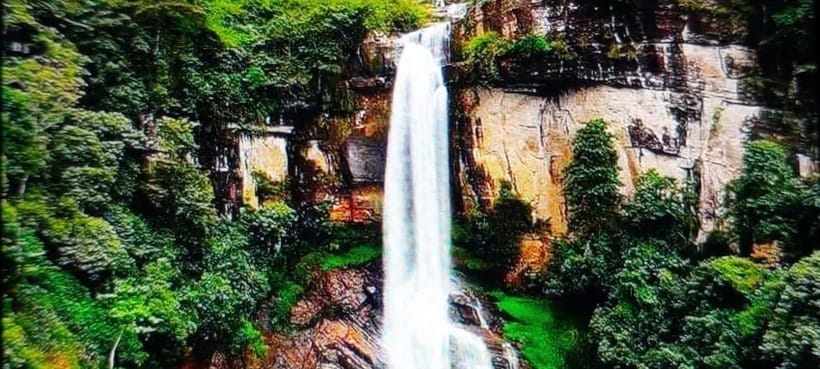 High-Grown Tea & Waterfall Wonders of Nuwara Eliya by tuktuk - Starting at the Post Office and choosing your pickup