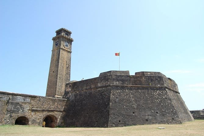 Highlights Colombo Day Tour with Afternoon High Tea in Kingsbury Hotel - Fort Railway Station and the old Colombo Lighthouse