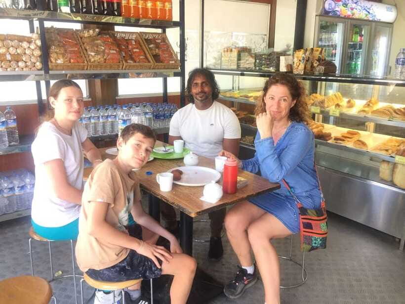Kandy: All-day Ambuluwawa and Kandy City Tour by Tuk-Tuk - The shopping and craft stops