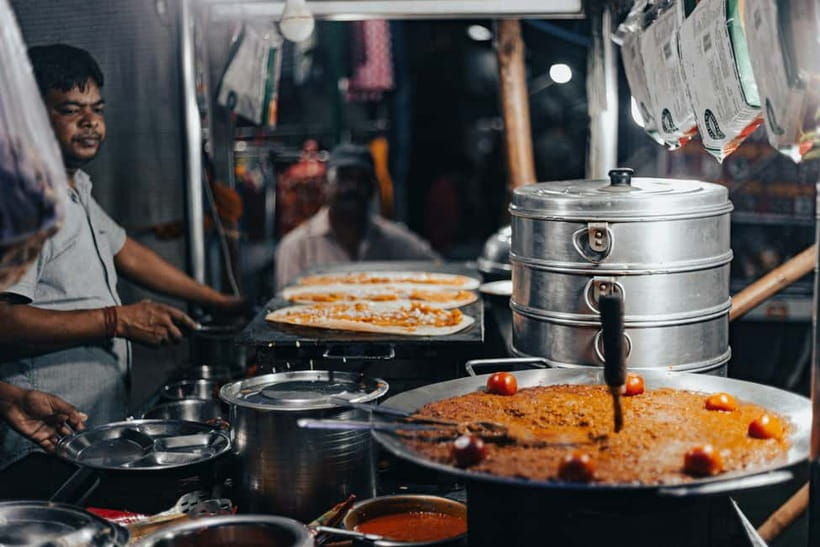 Kandy: Authentic Food Walk with a Local - Stop five: Ceylon tea and a sweet finish