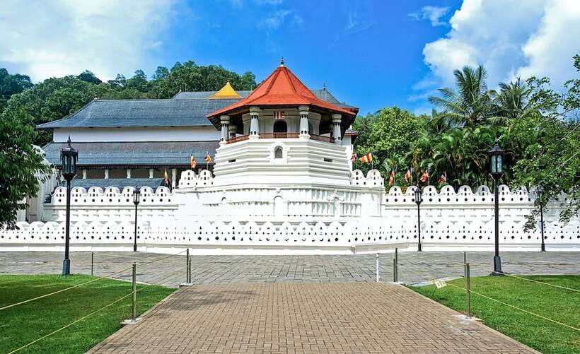 Kandy City Explore Full Day Tour , Like a Local - The Temple of the Sacred Tooth Relic at 6:30pm