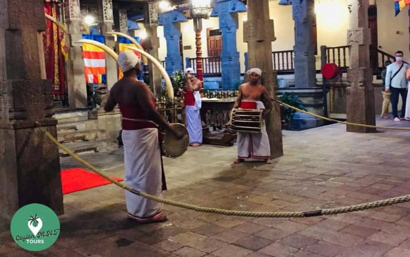 Kandy: City Explore with Local guide By Mini Van - The Sacred Tooth Relic and the Former Royal Complex