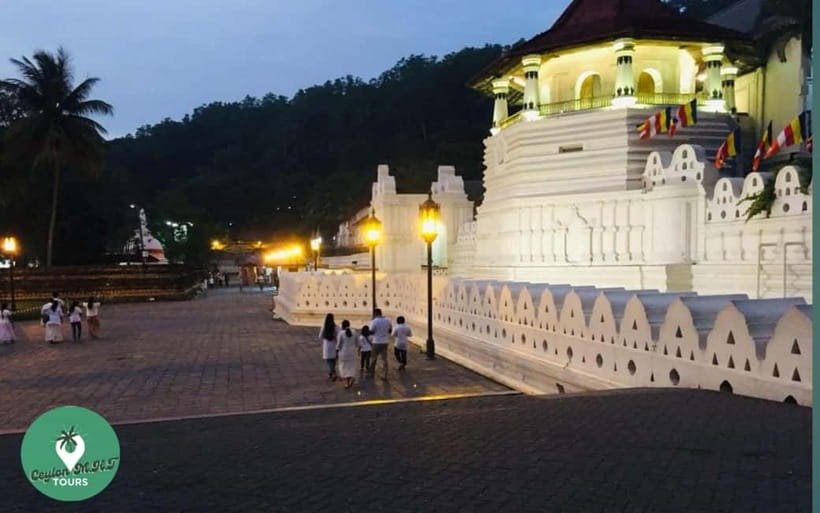 Kandy: City Explore with Local guide By Mini Van - Starting at Kandy View Point