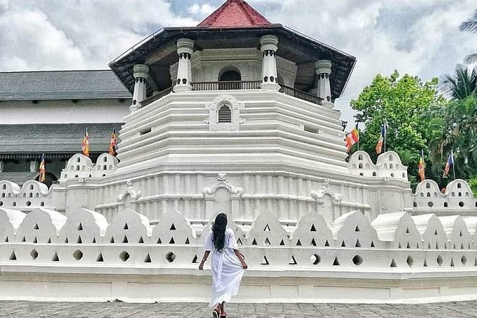 Kandy City guide Tour and day trip private luxury car and van - The National Gem and Gemological Museum