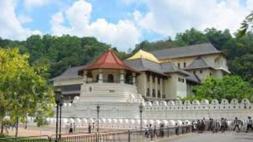 Kandy City Guided Day Tour by Tuk Tuk & Laxury Car - A full day built around your interests