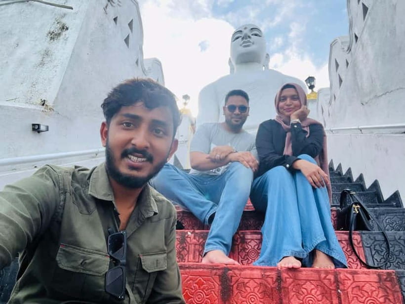 Kandy: City Privat Guide Day Tour By Tuk Tuk - Bahirawakanda Temple and the first city views