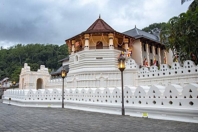 Kandy City Sightseeing and Ambuluwawa Tower by Tuk Tuk Tour - Why this tuk-tuk day works in Kandy