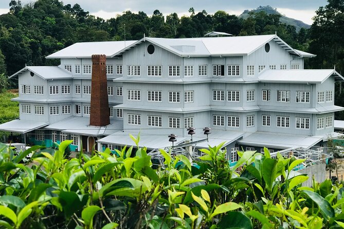 Kandy City Sightseeing and Ambuluwawa Tower by Tuk Tuk Tour - Susantha Spice and Herbal Garden