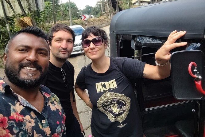 Kandy City Tour by Tuk Tuk with sana - The Sacred Tooth Relic, 45 minutes
