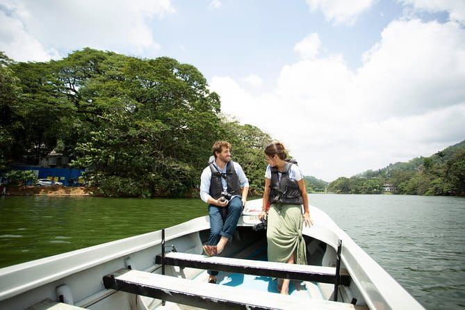 Kandy City Tour with Ambuluwawa by Tuk Tuk - Walking the 147-acre Royal Botanical Gardens