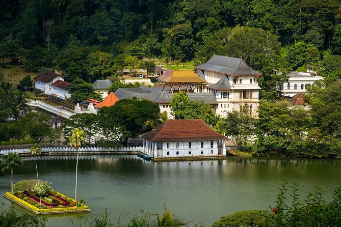 Kandy Day Tour - Entering the Temple of the Sacred Tooth Relic