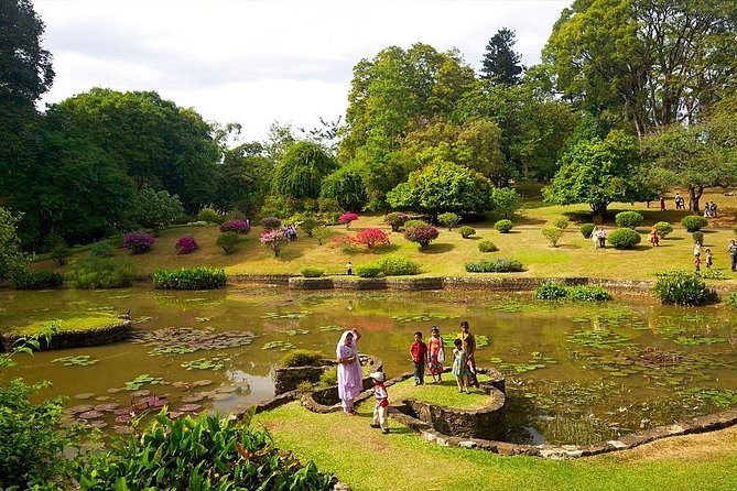 Kandy Day Trip with Tooth Relic Temple & Unique Attractions - Temple of the Sacred Tooth Relic: the day’s main event