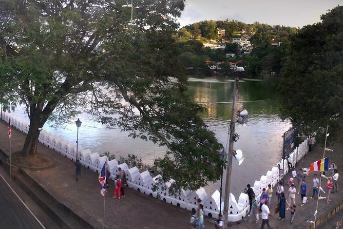 Kandy Full-Day Tour - The jeweller and Sri Lanka’s famous stones