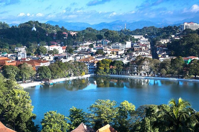 Kandy Heritage City Tour by tuktuk - Why a tuk-tuk works well in Kandy