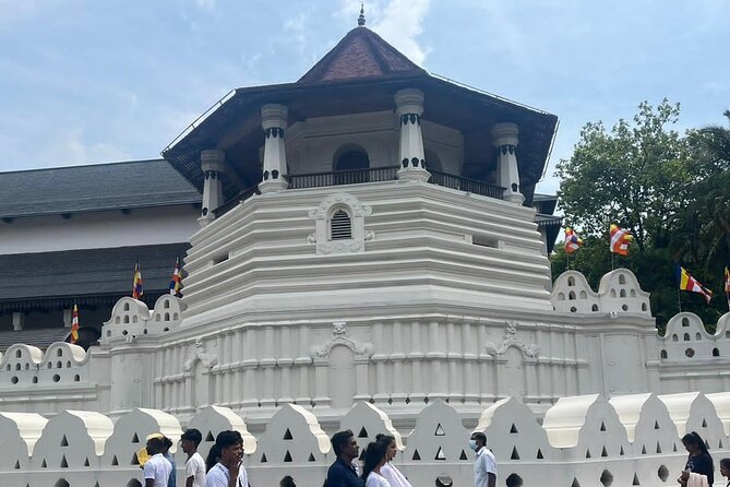Kandy Heritage City Tour by tuktuk - Two Buddhist temples on the hills