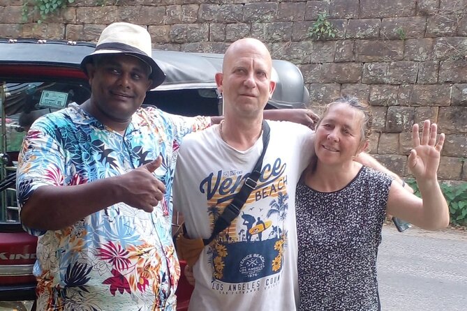 Kandy Heritage City Tour by tuktuk - Peradeniya University and the road back