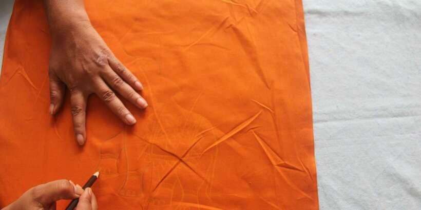 Kandy: Interactive Batik Workshop - Choosing fabric and planning your design
