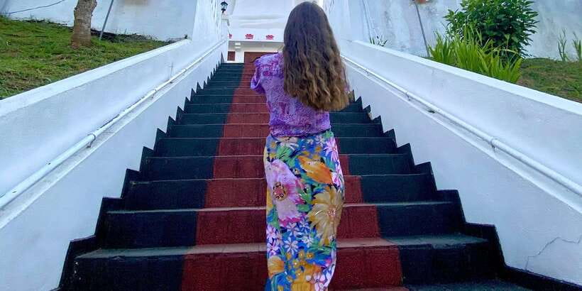 Kandy: Private City Highlights Guided Tour by Tuk-Tuk - Tea, cinnamon, batik, and local craft stops