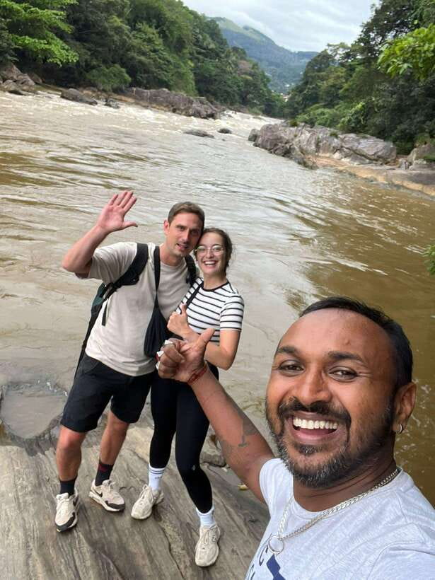 Kandy Private Guided City Tour by Tuk Tuk - Craft workshops and the Ayurvedic garden