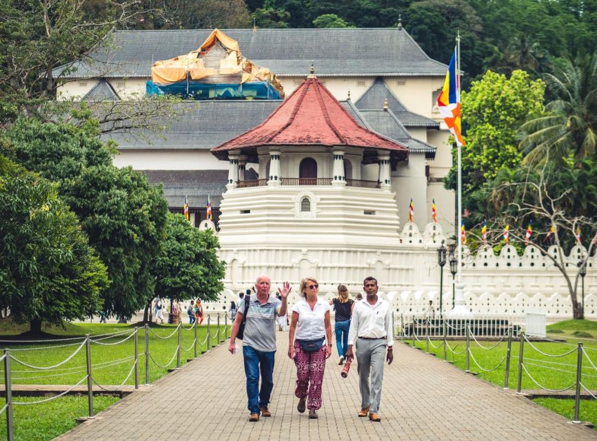 Kandy: Private Guided City Tours by Tuk Tuk Sightseeing Tour - Ceylon Gem Museum and Sri Lanka’s stones