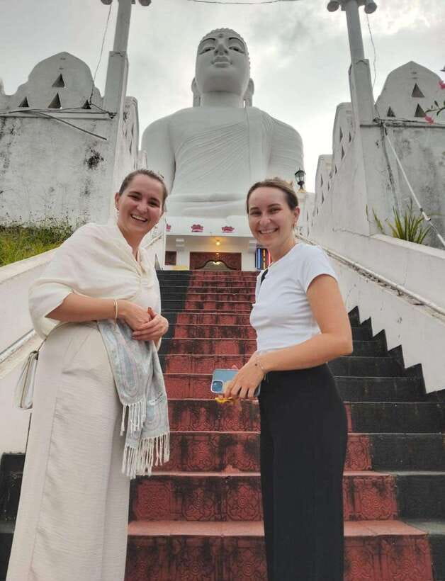 Kandy: Private Tuk Tuk Tour with Temple of the Tooth - Tea, spices, and the sales question