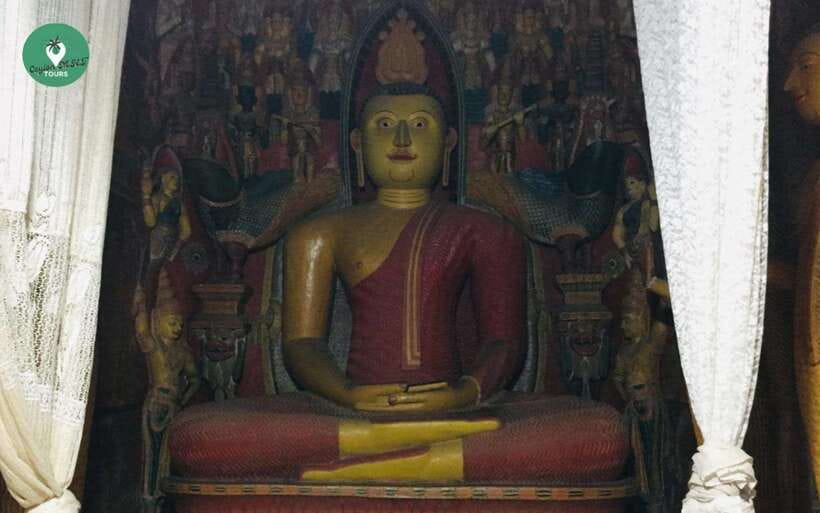 Kandy: Sightseeing WalkingTour Arround Kandy with LocalGuide - The Temple of the Sacred Tooth Relic deserves your full attention