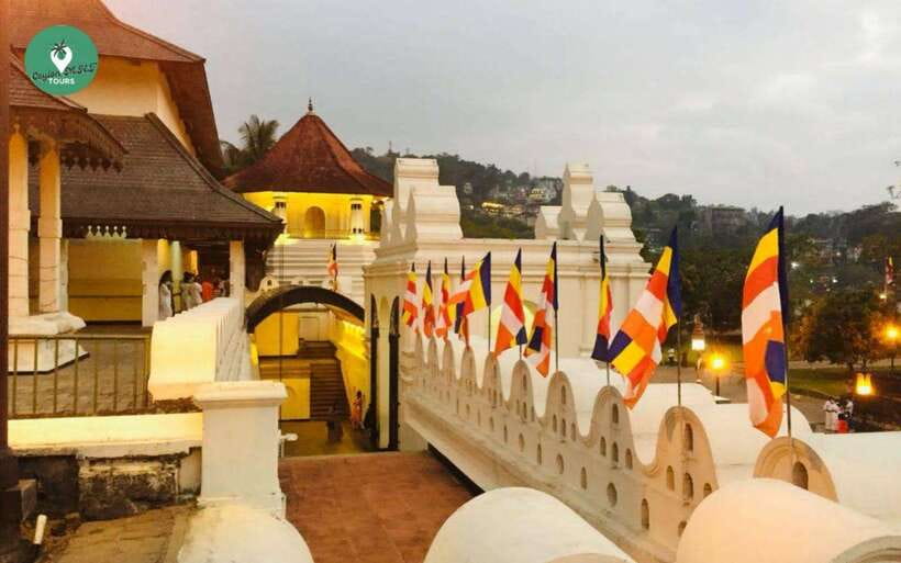 Kandy: Sightseeing WalkingTour Arround Kandy with LocalGuide - St. Paul’s Church shows Kandy’s close religious mix