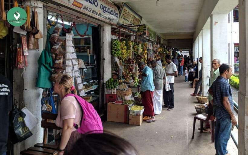 Kandy: Sightseeing WalkingTour Arround Kandy with LocalGuide - The 15-minute tuk tuk ride breaks up the walking