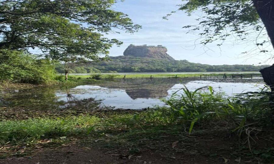 Kandy: Sigiriya & Dambulla Cave Temple Tour with Local Guide - Lunch, clothing, and what to pack