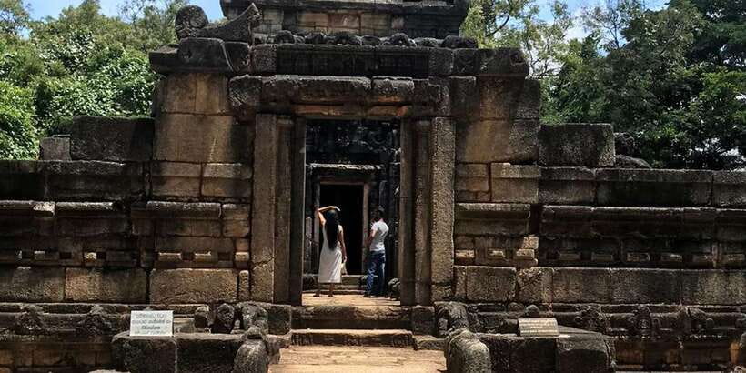 Kandy: Sigiriya, Dambulla & Wildlife Safari Private Tour - Climbing the 200-meter Lion Rock at Sigiriya