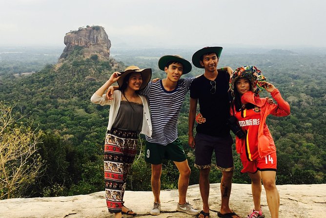 Kandy to Sigiriya Day Tour and Dambulla cave temple with private vehicle - Lunch, snacks, and keeping the day flexible