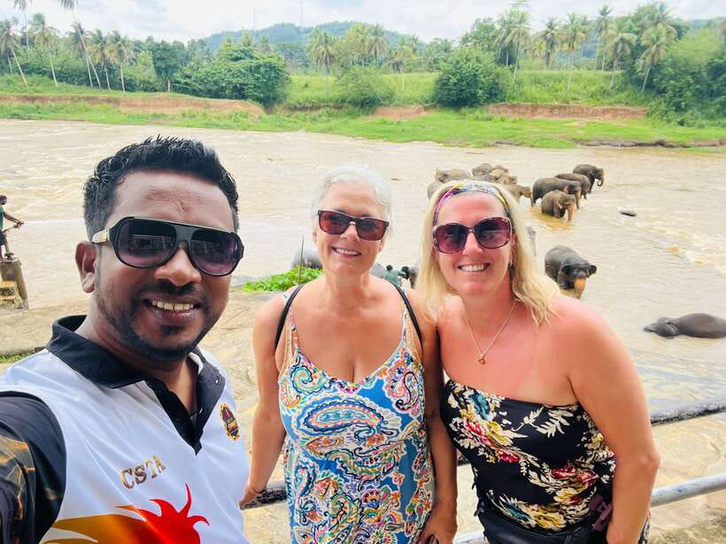 Kandy: Tuk Tuk Tour with Ambuluwawa Tower & Pinnawala - Peradeniya Botanical Garden and the tea stop