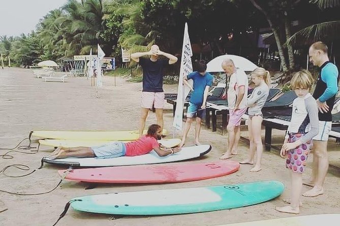 Learn How To Surf - The briefing before you enter the water