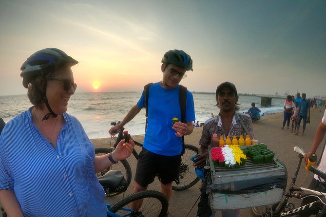 Luxury Night Cycle Tour of Colombo - Galle Face Green and the Galle Face Hotel