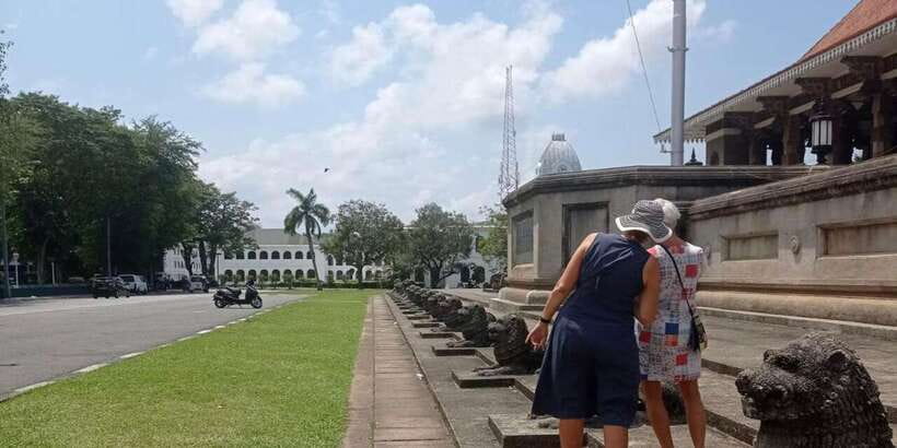Marino Beach Colombo - Colombo City Tour - Viharamahadvi Park and Town Hall