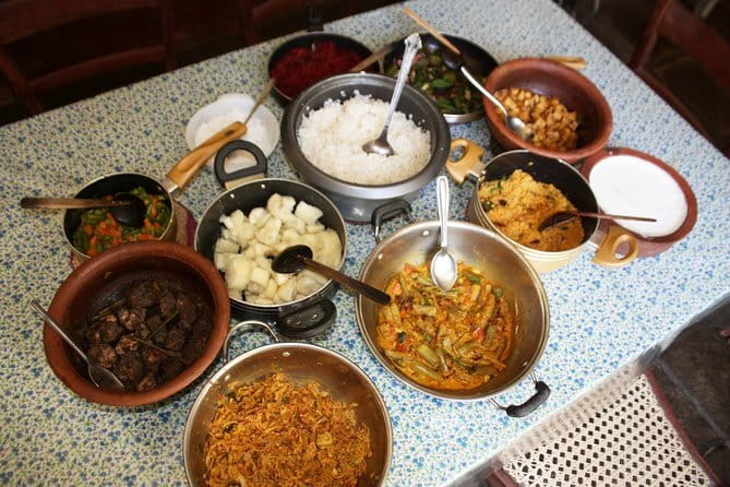Market Tour and Sri Lankan Cooking Class inside Galle Fort - What lunch adds to the experience