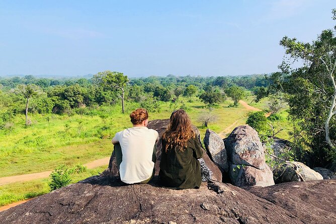 Minneriya National park Safari Sri Lanka - What the guide and driver add