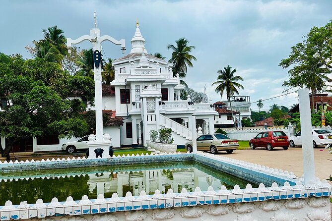 Negombo City Tour by Tuk Tuk with hotel pickup - The Dutch Fort is a small but useful colonial stop