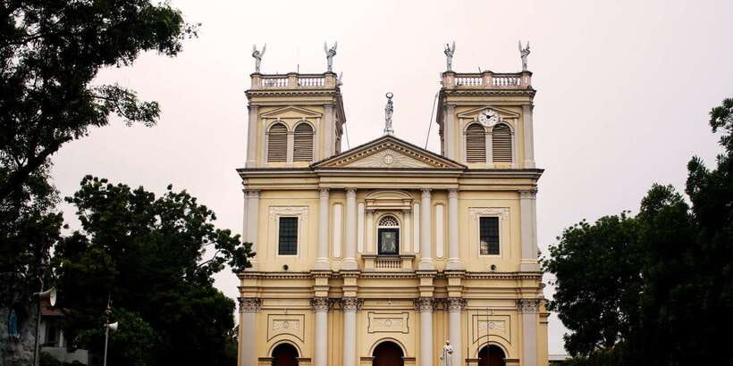 Negombo: Fishing Village Highlights Private Tour by Tuk Tuk - St. Mary’s Church and Negombo’s religious mix