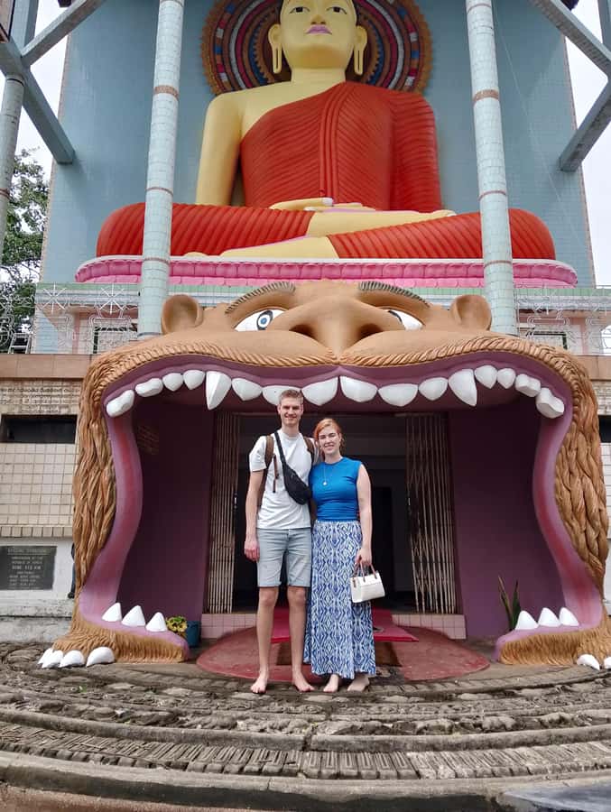 Negombo: Guided City Tour by Tuk Tuk with Hotel Pickup - Meeting Negombo’s Hindu and Christian traditions