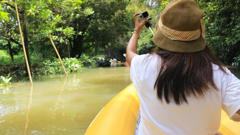 Negombo: Guided Kayaking Tour in the Lagoon - Learning to handle the kayak