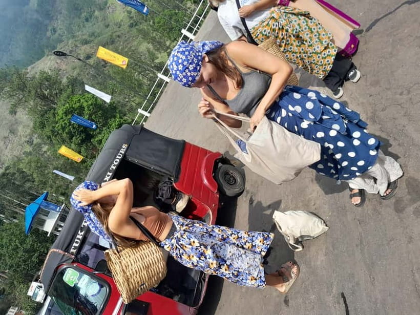 Nuwara Eliya Tea & Ramboda Falls Taxi tours for 5 pax - What to bring for a damp, cool hill day