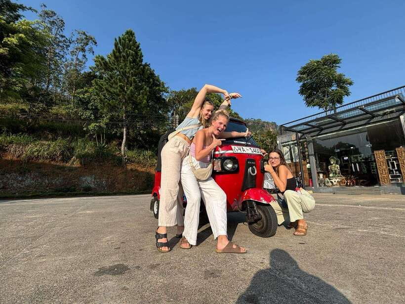 Nuwara Eliya Tuk-Tuk Tour Tea Picking,Tasting &Ramboda Falls - The ride through Sri Lanka’s tea country