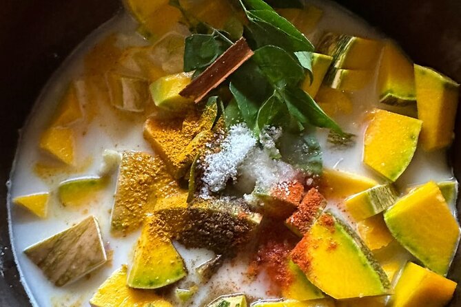 Organic Cooking Class sigiriya home Kitchen(Kumara & family) - Starting with the garden and local ingredients