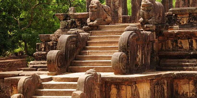 Polonnaruwa Day Tour With Minneriya NP Elephant Safari - What to wear and carry at the sacred city